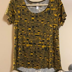 Short Sleeve LuLaRoe Shirt | size S